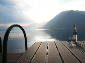 Charming house with the private dock I Argegno